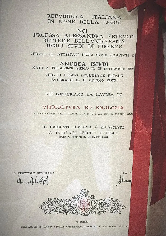 Pergamena di laurea in Viticoltura ed Enologia di Andrea Isirdi.